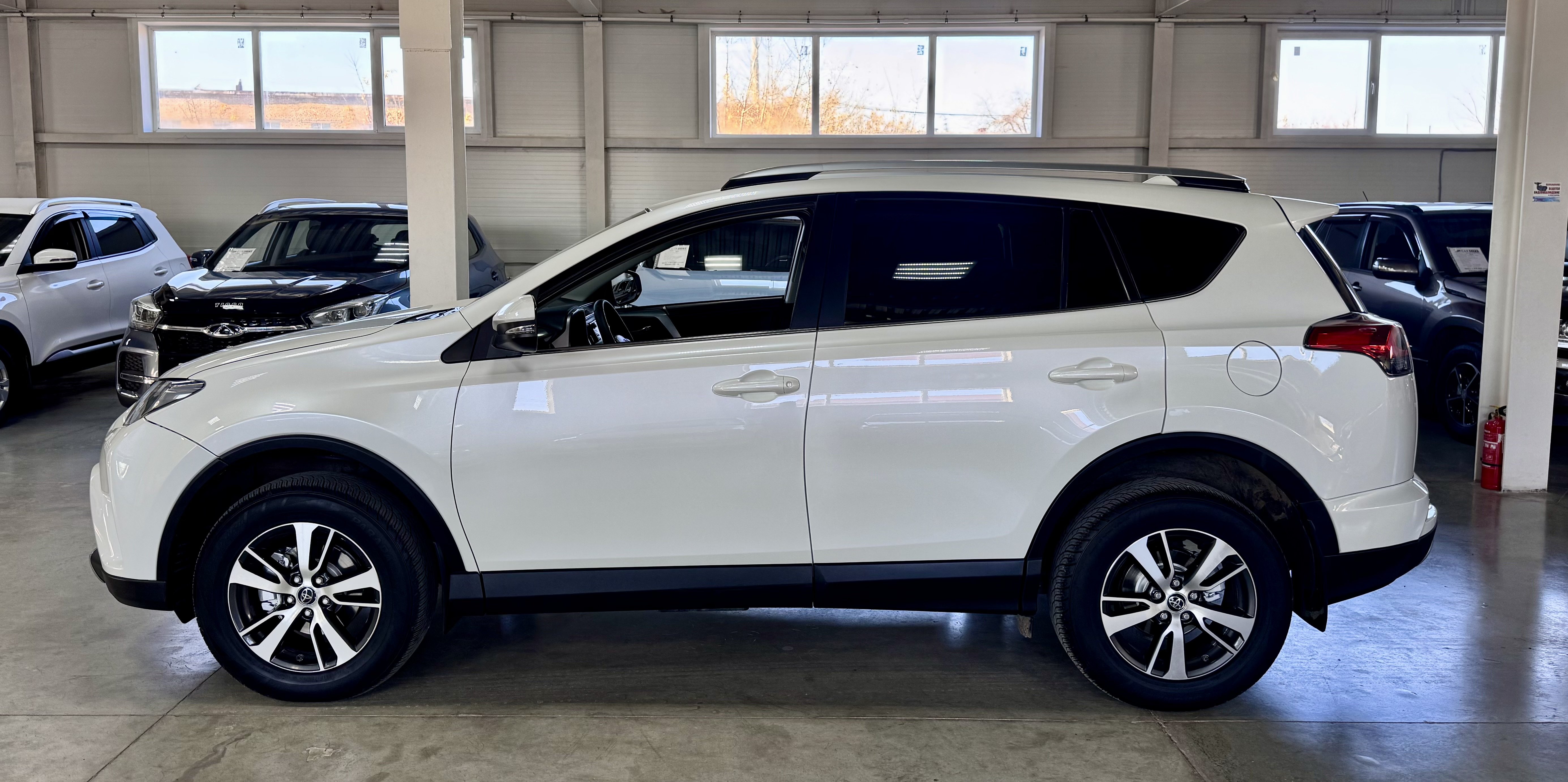 Toyota RAV4, 2017 года, фото 5